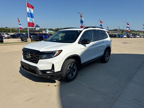 Used 2022 Honda Passport TrailSport image 1