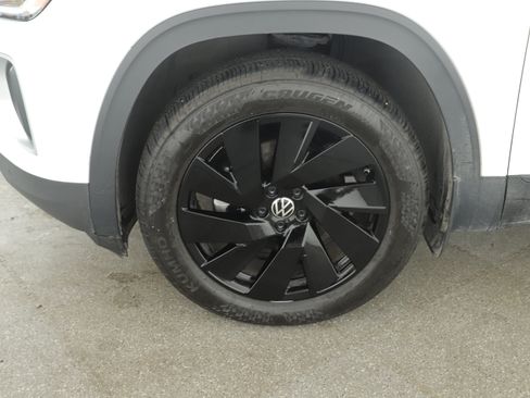 Used 2024 Volkswagen Atlas SE image 4