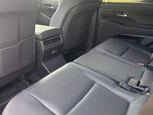 Used 2026 Lexus GX 550 w/ Cold Area Package AWD/4WD image 12
