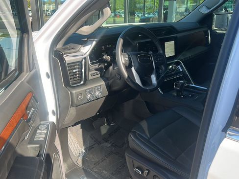 Used 2023 GMC Sierra 1500 Denali w/ Technology Package AWD/4WD image 6