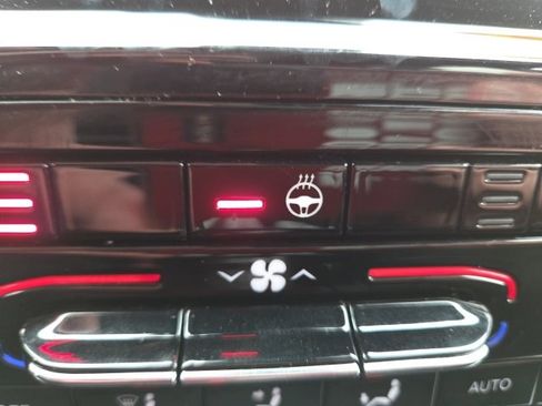 Used 2023 Jeep Grand Cherokee Altitude image 8