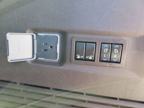 Certified 2022 Chevrolet Suburban LT w/ Luxury Package image 14