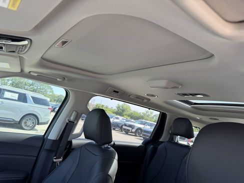 New 2026 Kia Carnival SX w/ SX Dark Edition Package FWD image 23