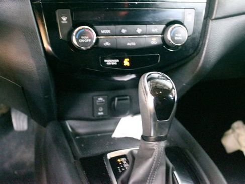 Used 2017 Nissan Rogue SV AWD/4WD image 19