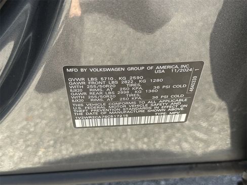 Used 2025 Volkswagen Atlas SE image 37