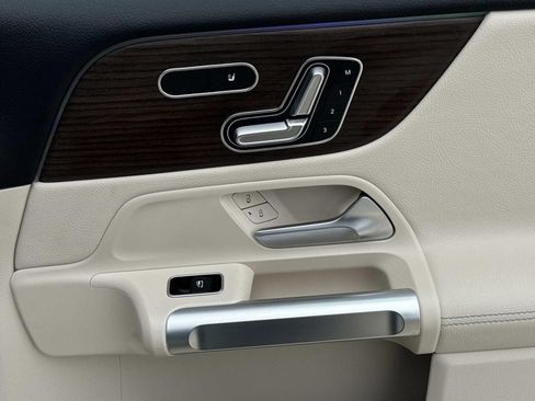 Used 2026 Mercedes-Benz GLB 250 image 15