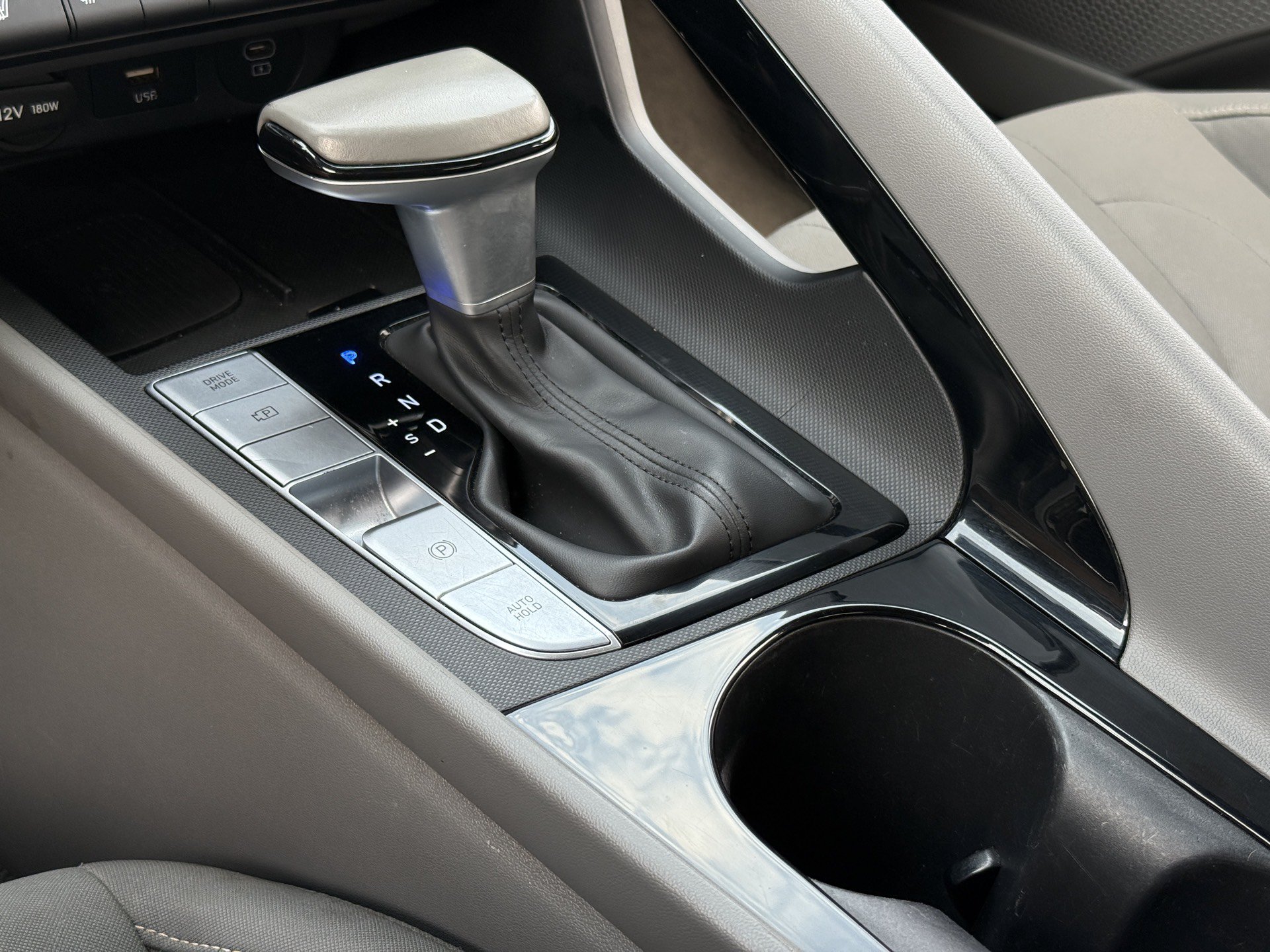Used 2025 Hyundai Elantra SEL FWD image 19