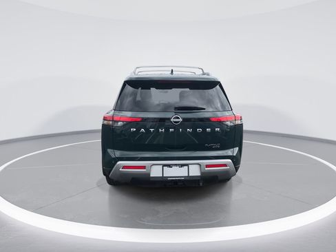 Used 2024 Nissan Pathfinder Platinum image 7