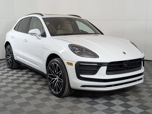 Used 2026 Porsche Macan AWD/4WD image 8