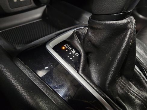 Used 2018 Nissan Rogue SV w/ Premium Package image 17