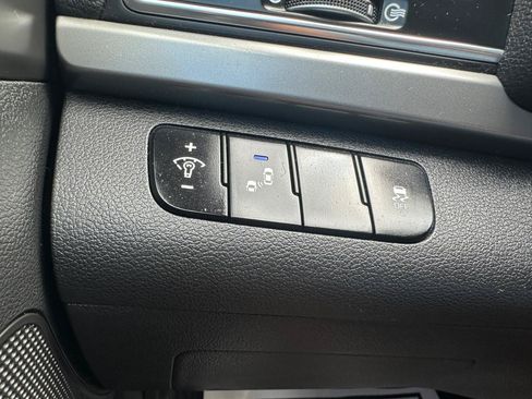 Used 2017 Hyundai Elantra Limited FWD image 26