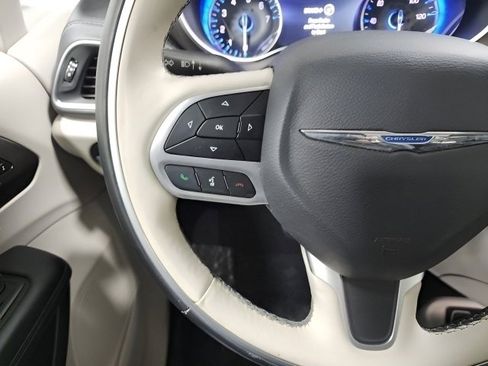 Used 2017 Chrysler Pacifica Limited w/ UConnect Theater Package image 29