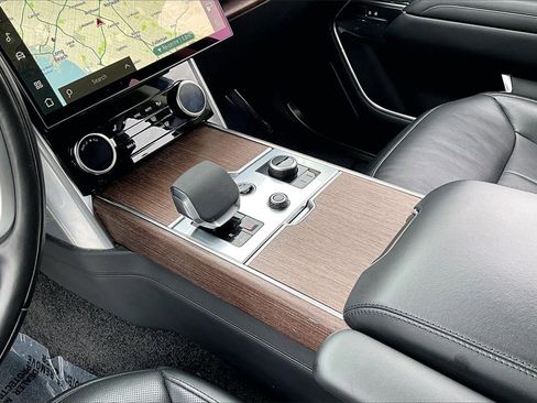 Used 2023 Land Rover Range Rover SE image 16