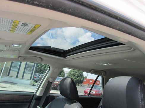 Used 2018 Subaru Outback 2.5i Limited AWD/4WD image 11