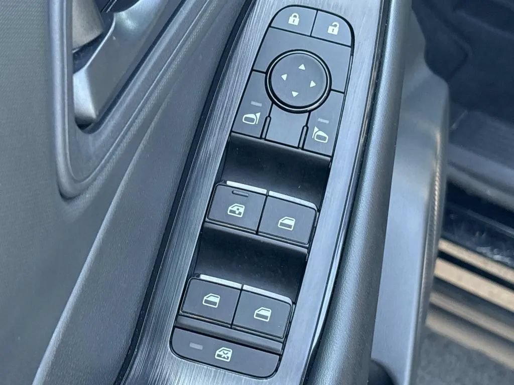 Used 2025 Nissan Rogue S FWD image 26