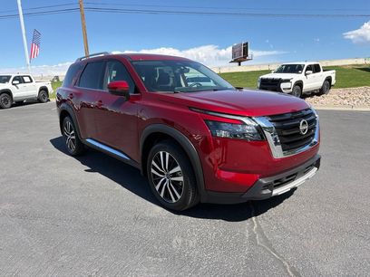 Used 2025 Nissan Pathfinder Platinum w/ Lighting Package (N92)