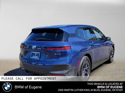 Used 2023 BMW iX xDrive50 w/ Premium Package AWD/4WD image 3
