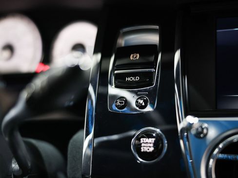 Used 2019 Rolls-Royce Wraith RWD image 30