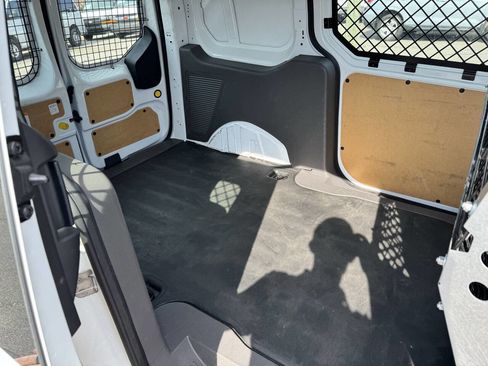 Used 2022 Ford Transit Connect XL image 5