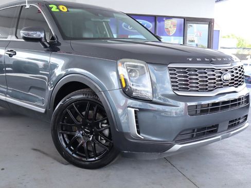 Used 2020 Kia Telluride EX w/ Towing Package FWD image 2