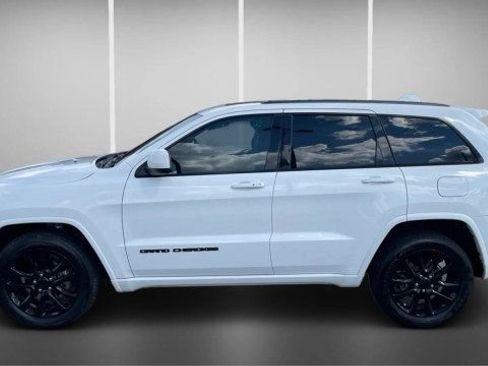Used 2019 Jeep Grand Cherokee Altitude AWD/4WD image 12