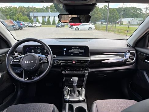 Certified 2025 Kia Seltos S AWD/4WD image 8