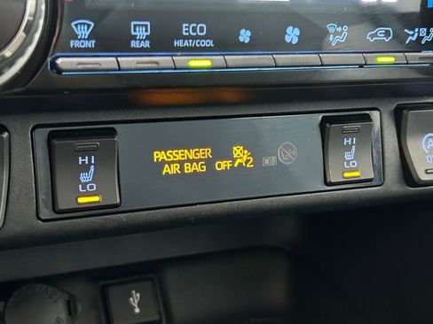 Used 2020 Toyota RAV4 XLE Premium image 52