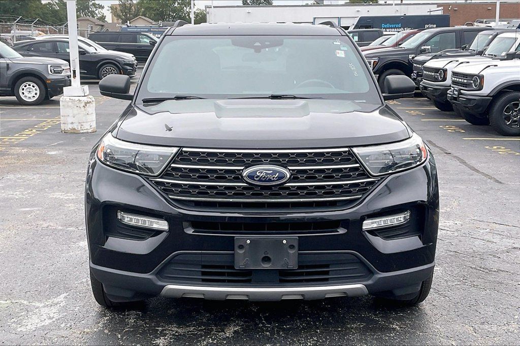 Used 2020 Ford Explorer XLT w/ Equipment Group 202A AWD/4WD image 2