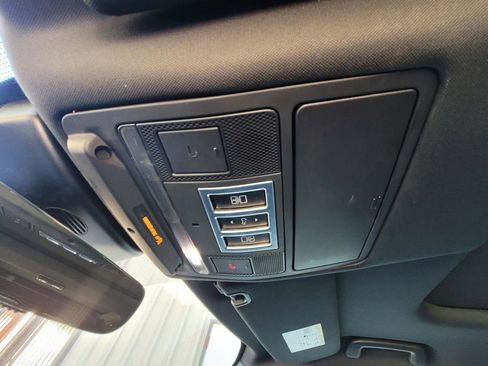 Used 2020 Land Rover Discovery SE image 33