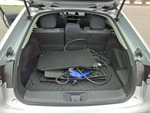 Used 2024 Toyota Prius Prime SE image 30