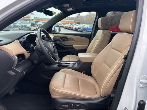 Used 2023 Chevrolet Traverse Premier image 18
