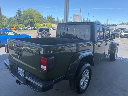 Used 2023 Jeep Gladiator Sport AWD/4WD image 4