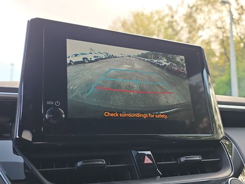 Used 2024 Toyota Corolla Cross LE image 32