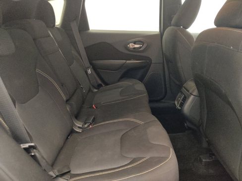 Used 2015 Jeep Cherokee Latitude FWD image 19