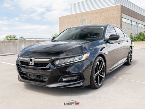Used 2018 Honda Accord Touring image 3