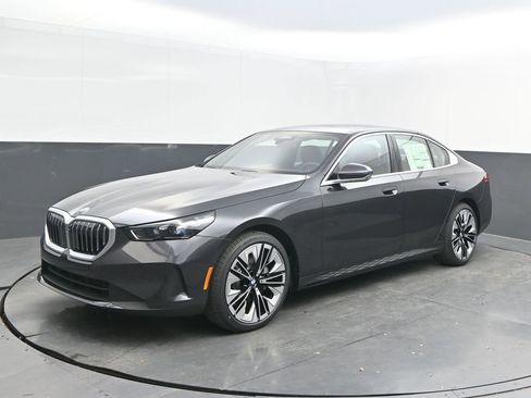 New 2026 BMW 530i w/ Premium Package image 1