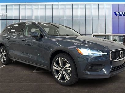 New 2026 Volvo V60 B5 Cross Country Plus w/ Protection Package Premier