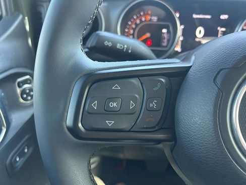 Used 2023 Jeep Gladiator Willys image 25