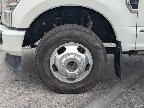 Certified 2021 Ford F350 Platinum image 11