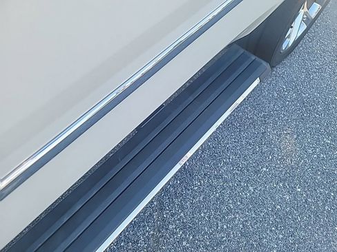 Used 2020 GMC Yukon XL Denali w/ Denali Premium Package image 14