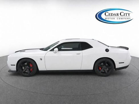 Used 2017 Dodge Challenger SRT Hellcat RWD image 6