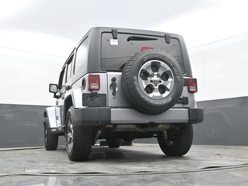 Used 2018 Jeep Wrangler Unlimited Sahara AWD/4WD image 51