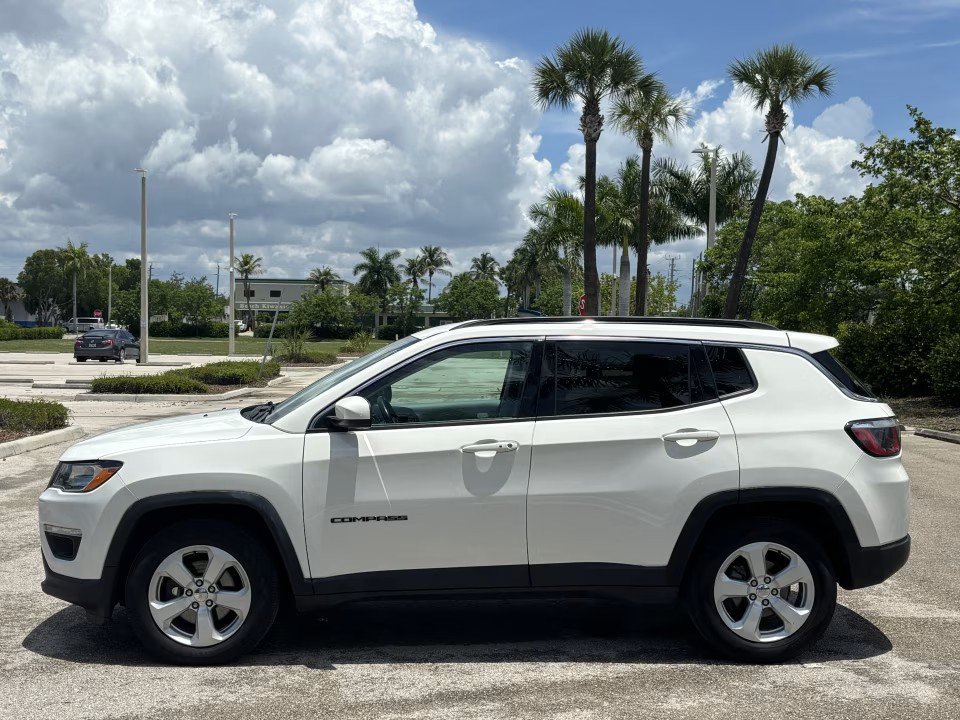Used 2018 Jeep Compass Latitude w/ Popular Equipment Group FWD image 9