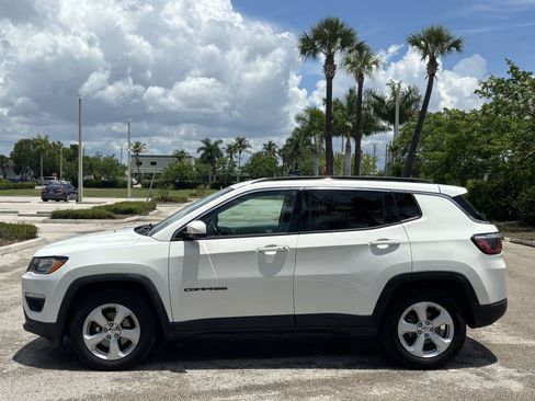 Used 2018 Jeep Compass Latitude w/ Popular Equipment Group FWD image 9