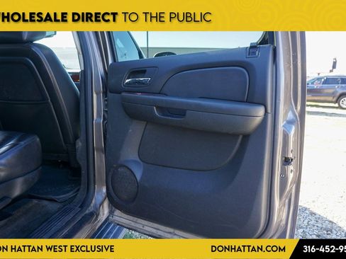 Used 2011 Chevrolet Suburban LT image 25
