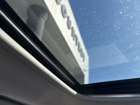 Used 2018 Toyota Corolla L image 5