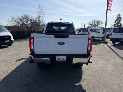 Used 2024 Ford F250 XLT image 4