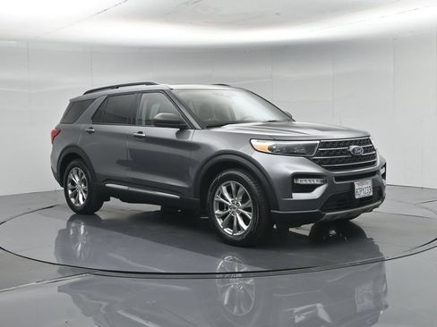 Certified 2021 Ford Explorer XLT w/ Equipment Group 202A RWD image 61