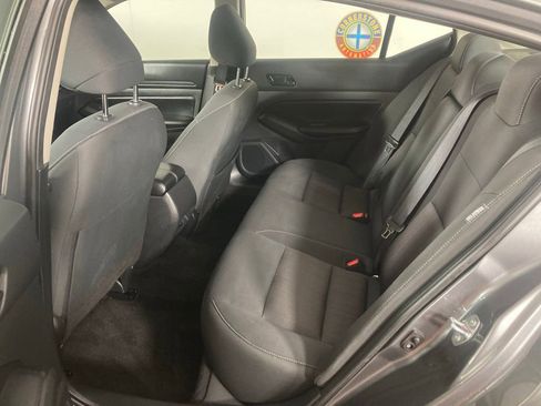 Used 2025 Nissan Altima 2.5 SV FWD image 15