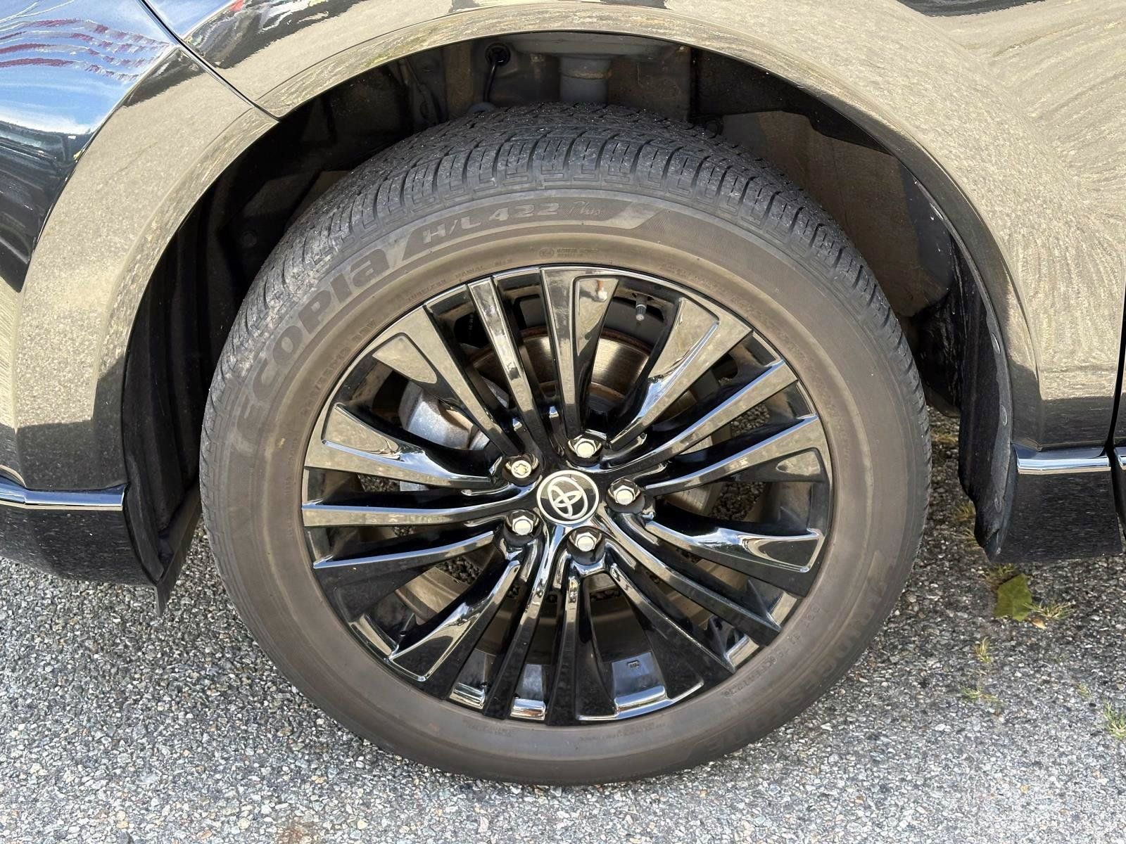 Used 2024 Toyota Venza Nightshade AWD/4WD image 10